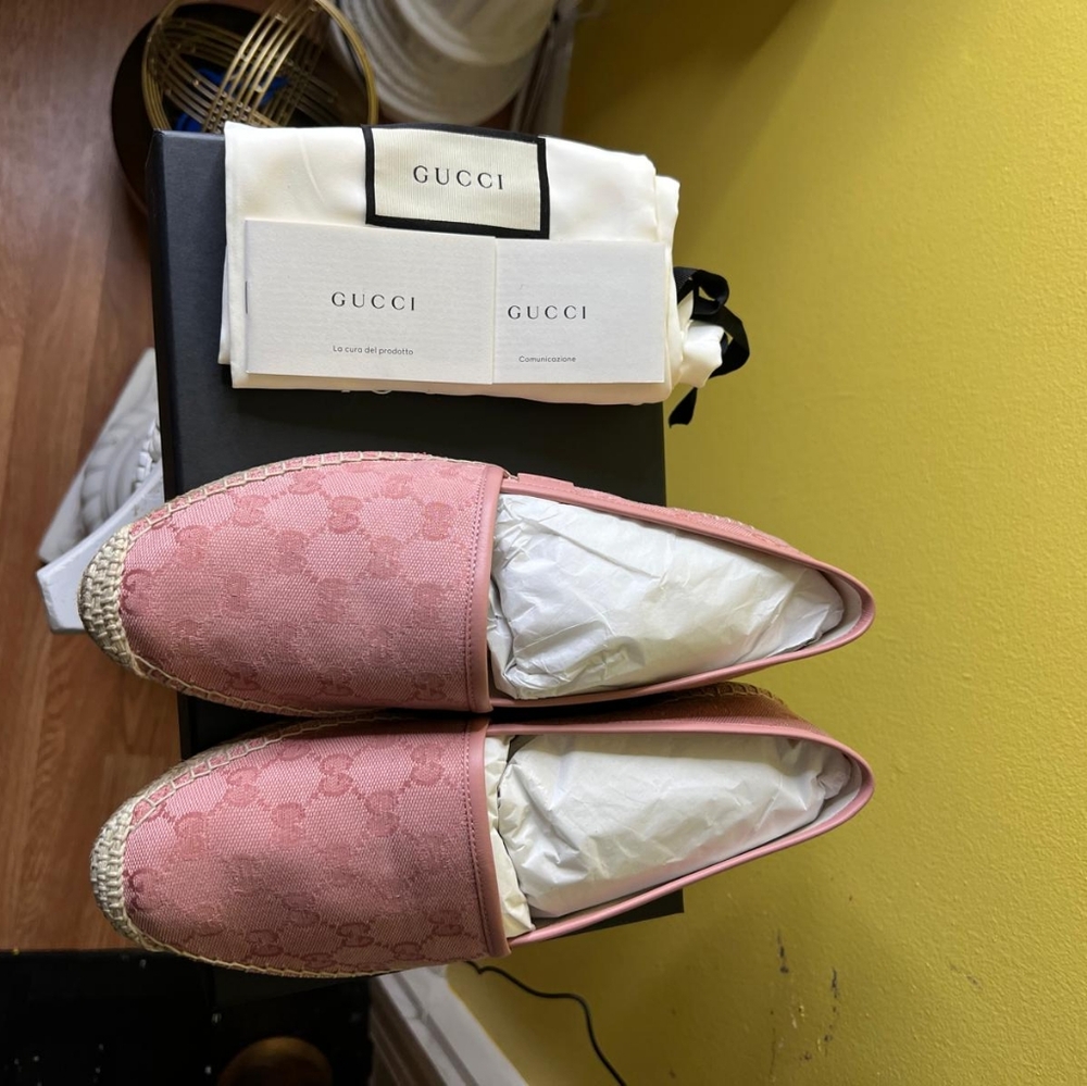 AUTHENTIC Pink, black and blue GUCCI espadrille.